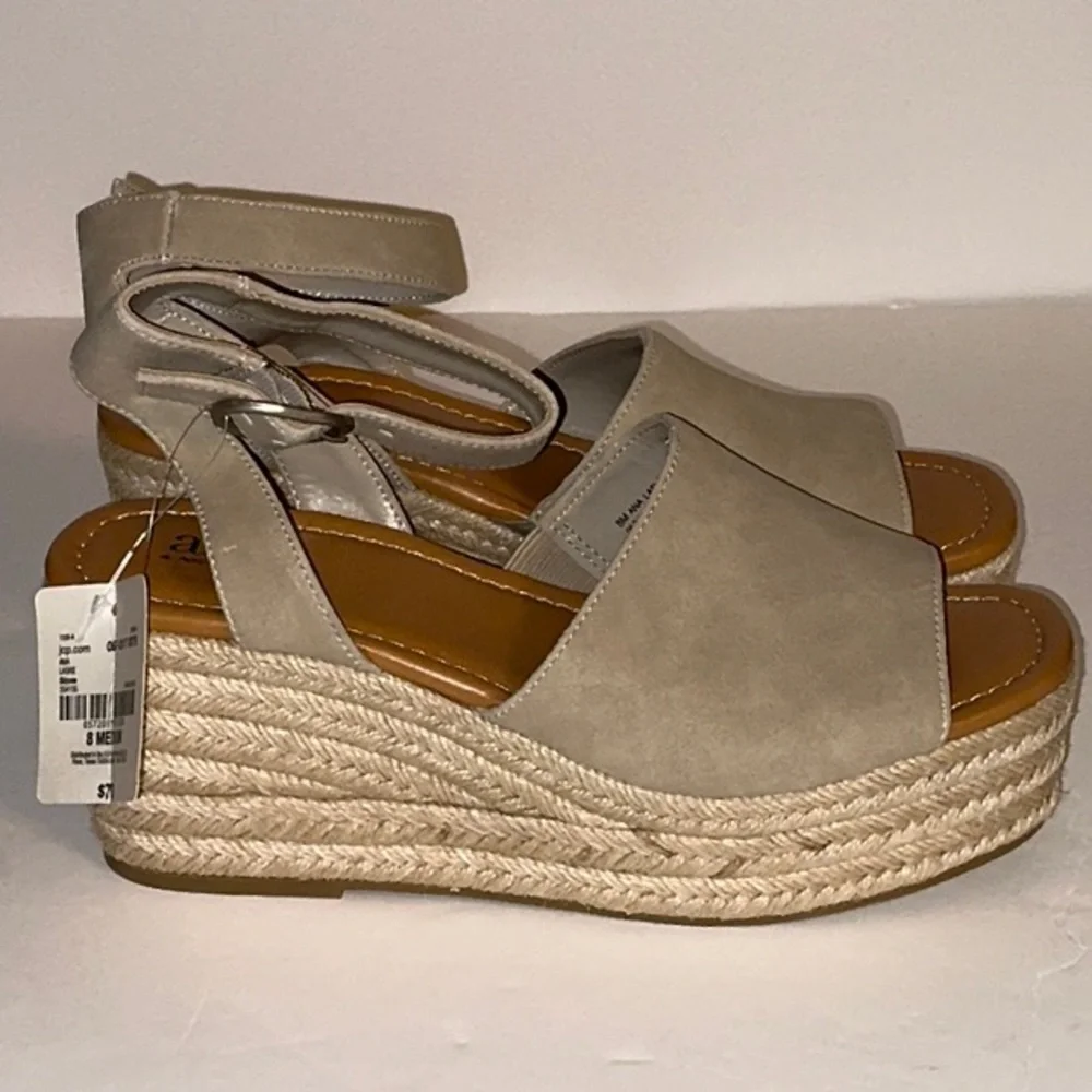 NWT, a.n.a laskie wedges, size 8 - Picture 6 of 9